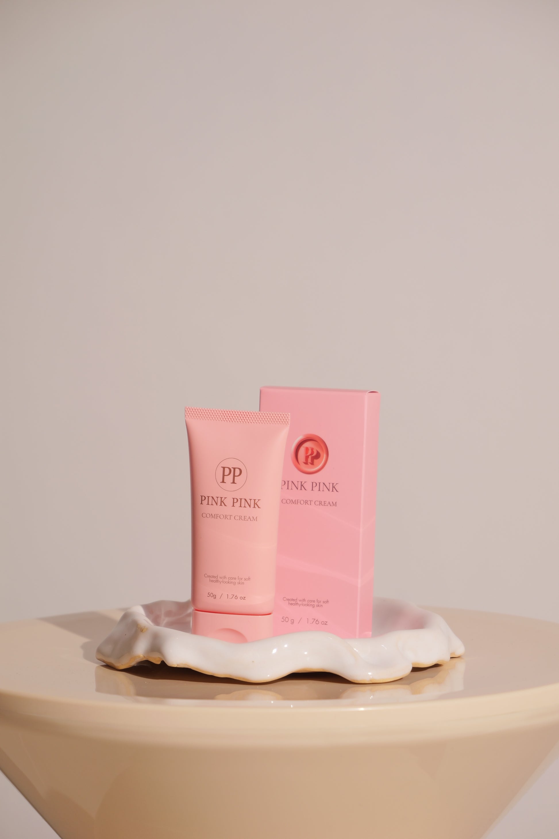 PINK PINK COMFORT CREAM 50g チューブと外箱
