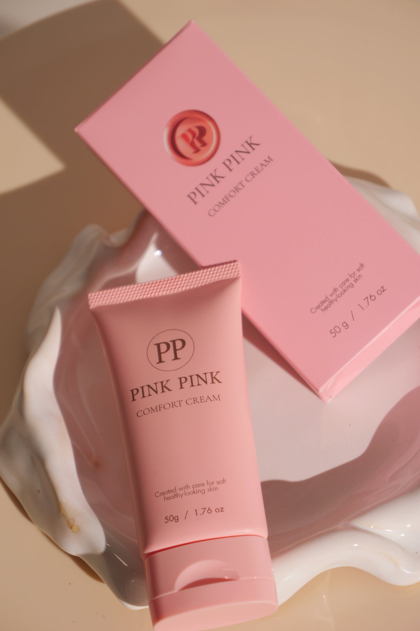 PINK PINK COMFORT CREAM チューブと外箱 寄り